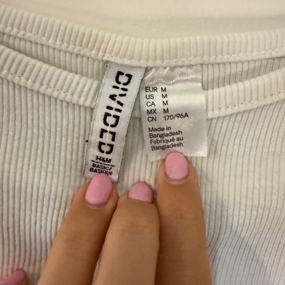 H&M Divided White Basic Top - Picture 3 of 3